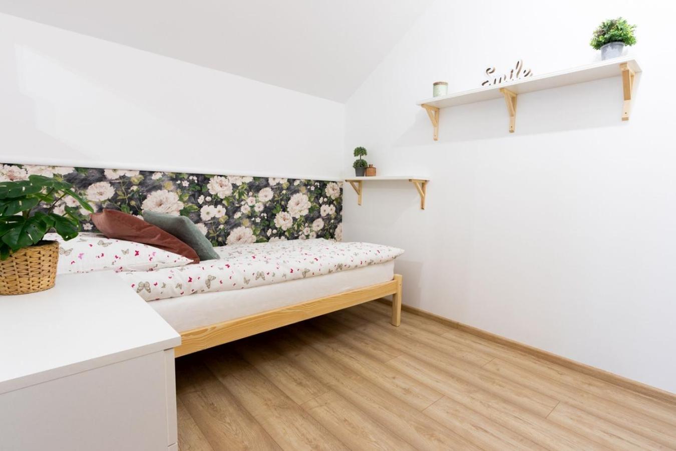 Apartamenty Gorki Male トゥシン エクステリア 写真